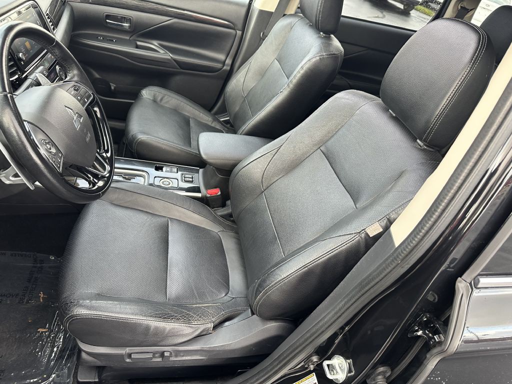 2017 Mitsubishi Outlander Image 13