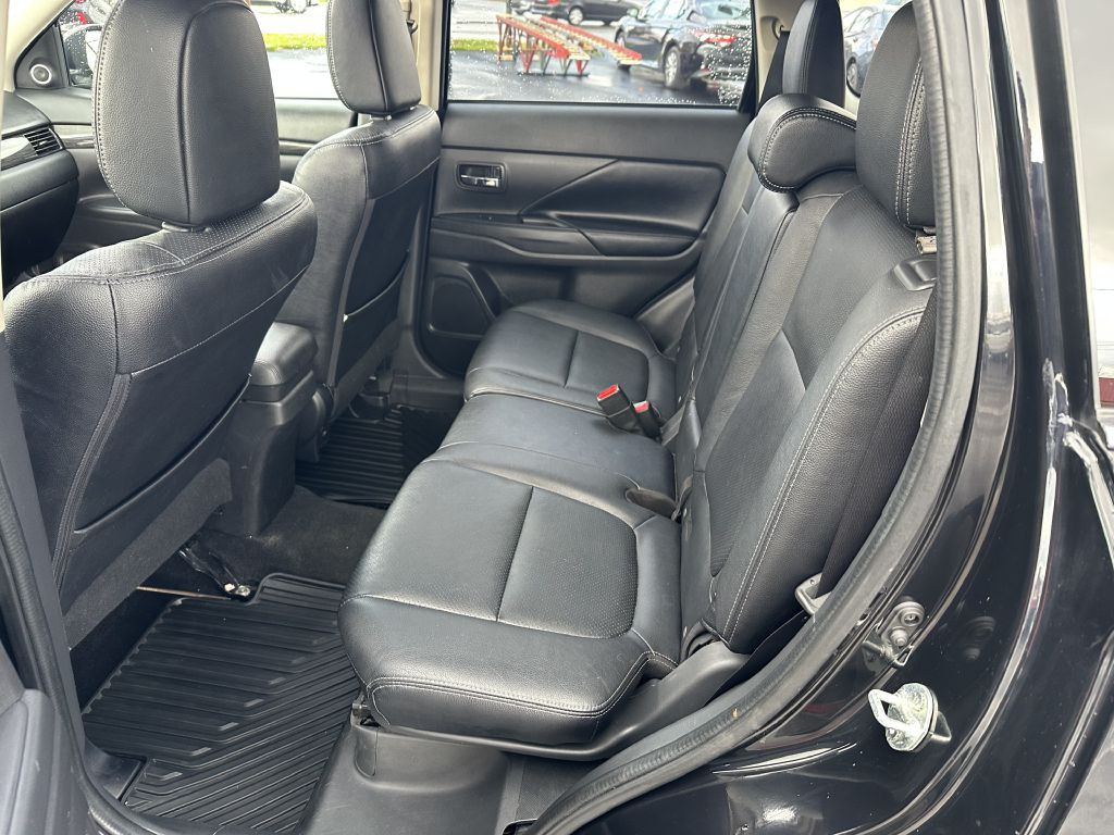 2017 Mitsubishi Outlander Image 14