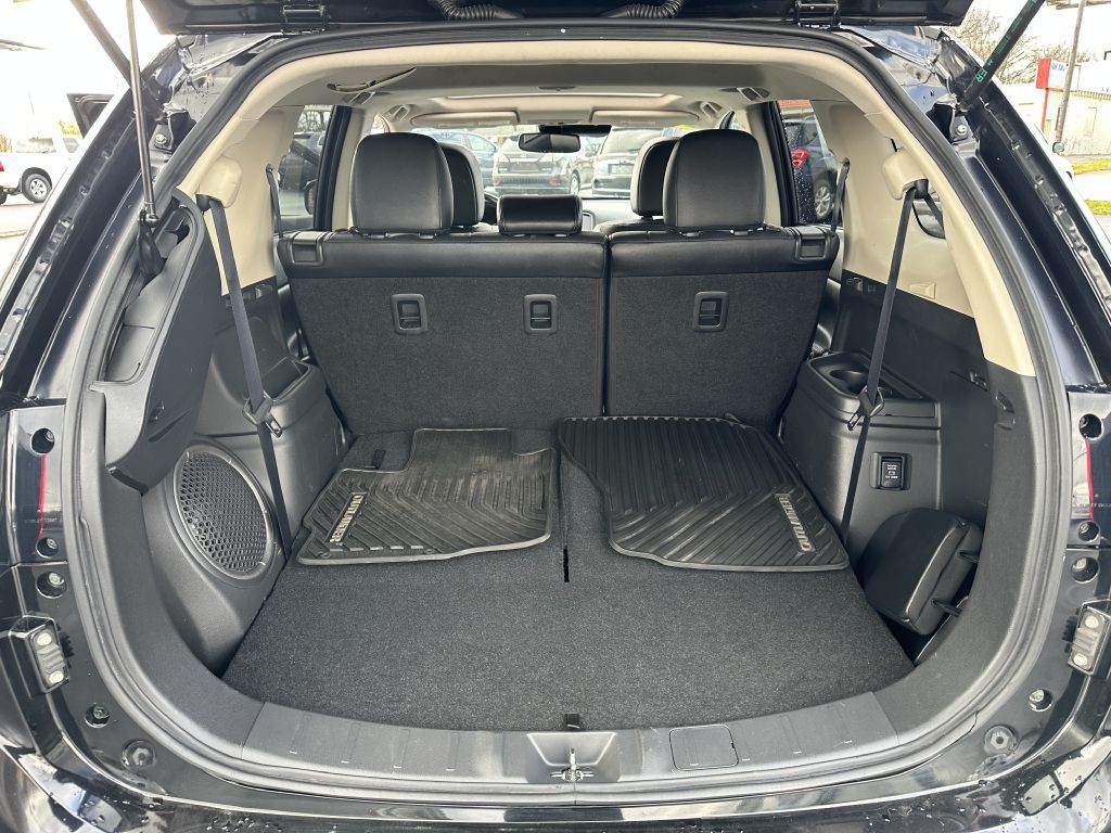 2017 Mitsubishi Outlander Image 16