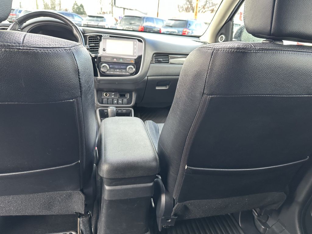 2017 Mitsubishi Outlander Image 18