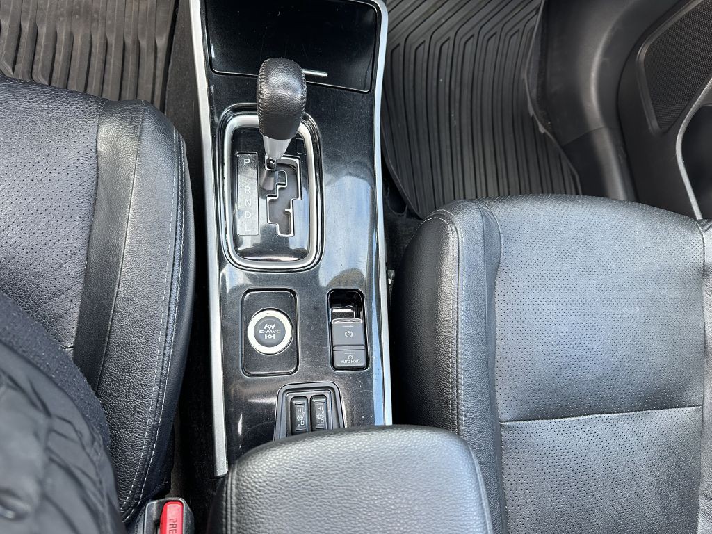 2017 Mitsubishi Outlander Image 21