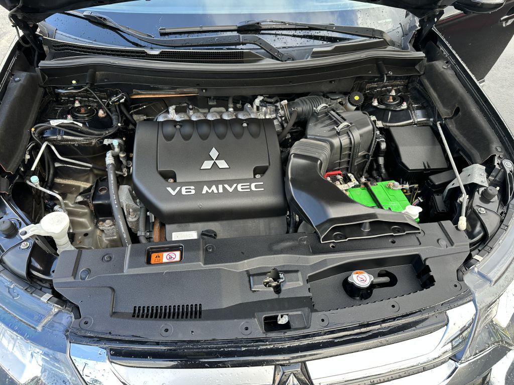 2017 Mitsubishi Outlander Image 25