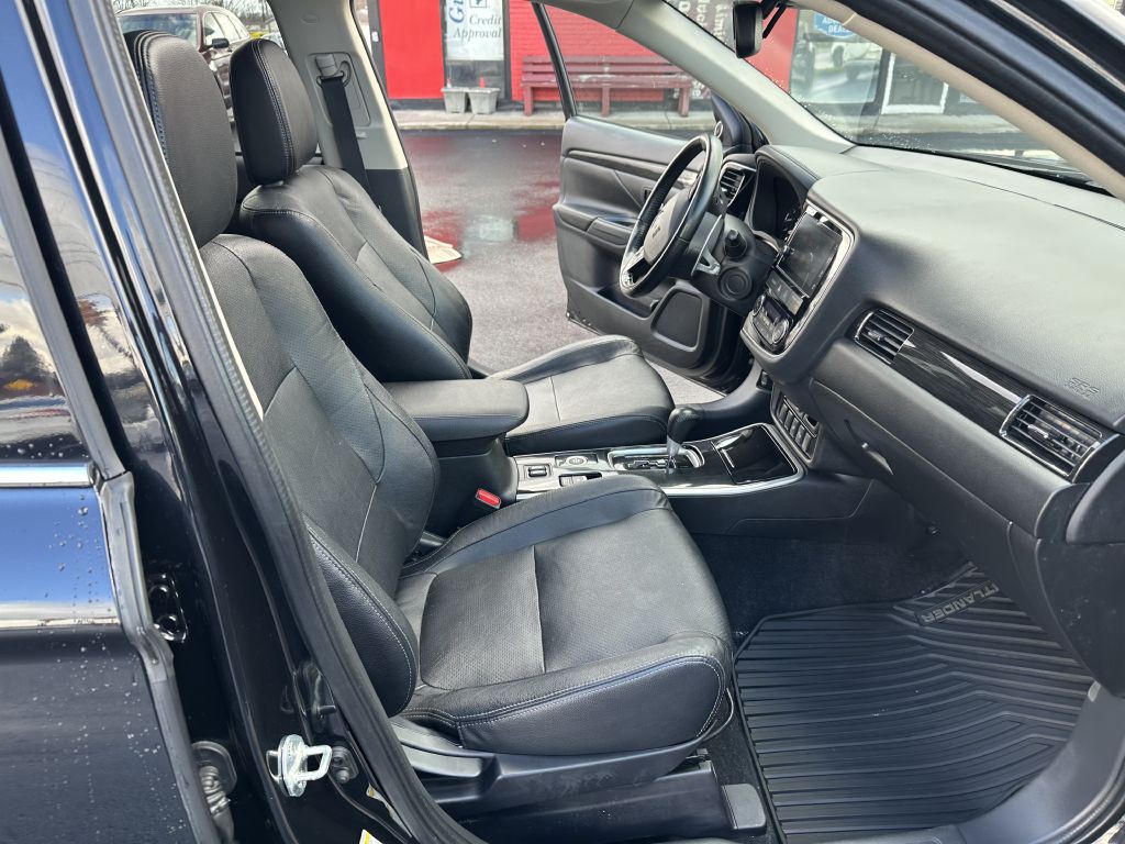 2017 Mitsubishi Outlander Image 27