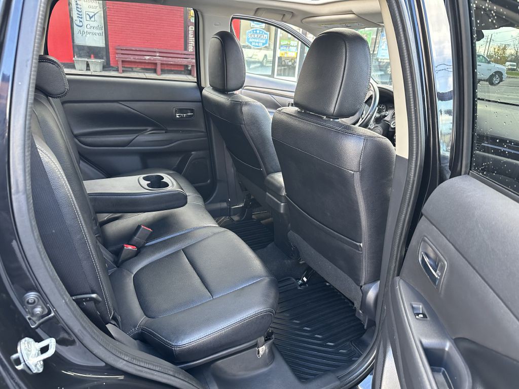 2017 Mitsubishi Outlander Image 28