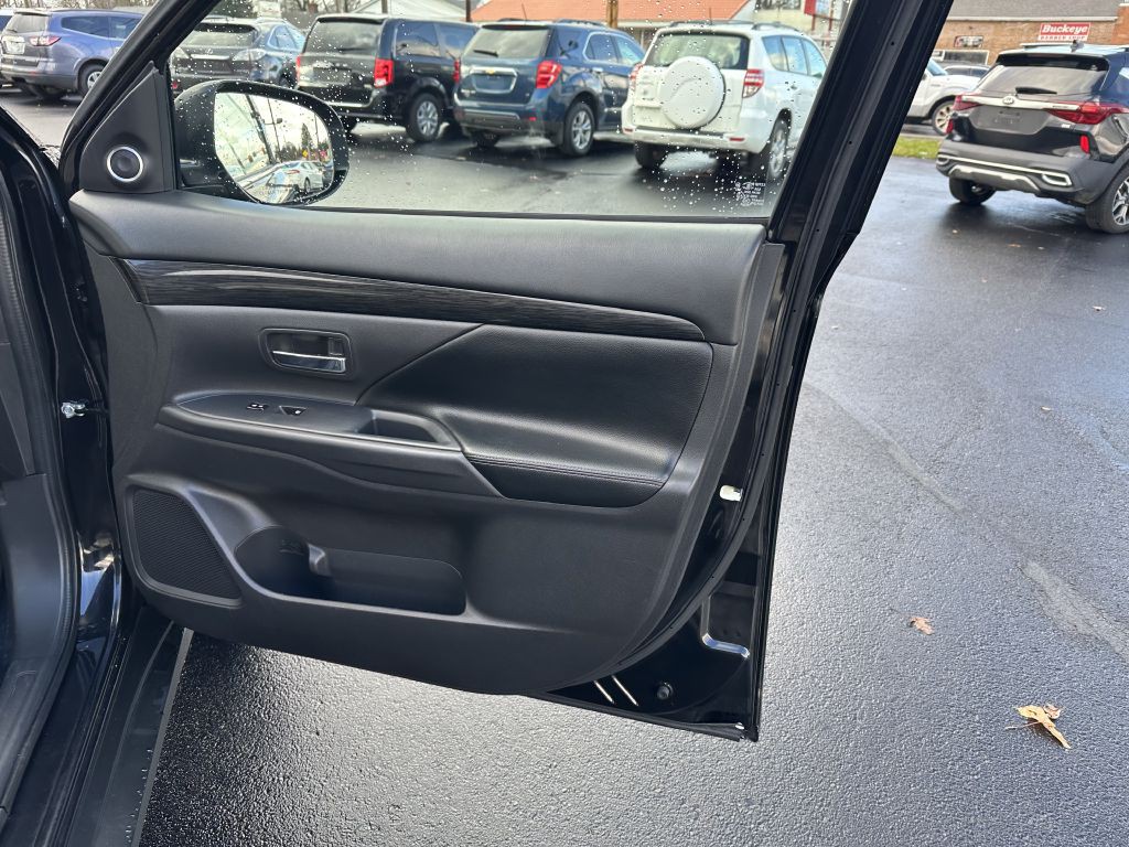 2017 Mitsubishi Outlander Image 29