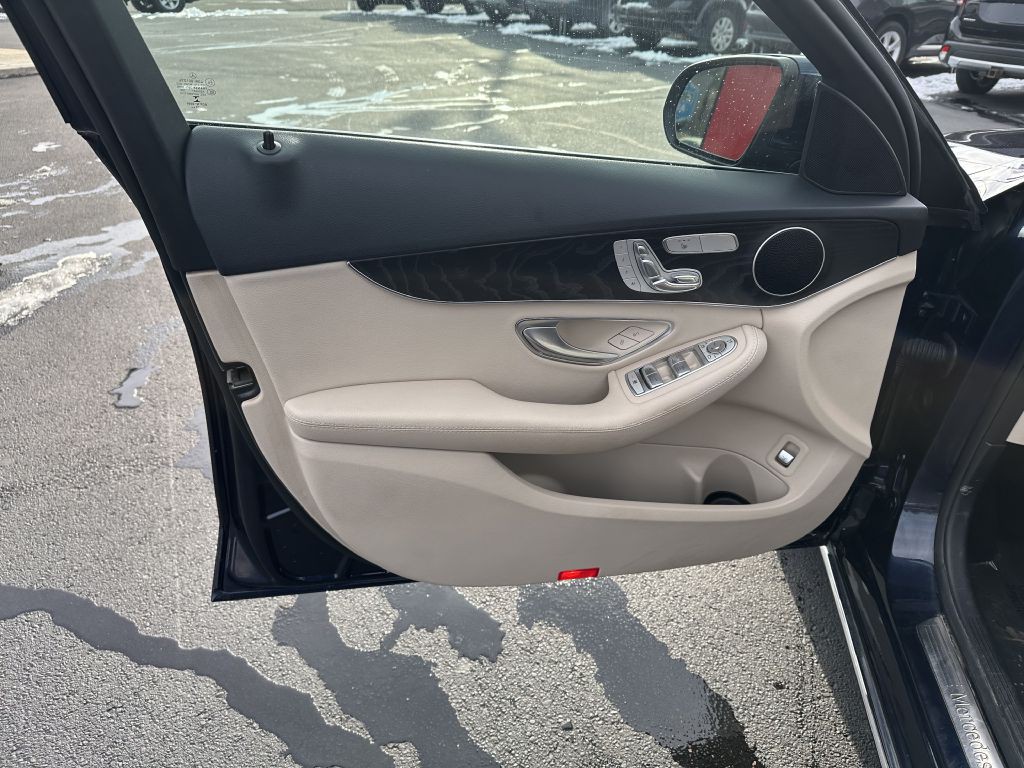 2017 Mercedes-Benz C-Class Image 19
