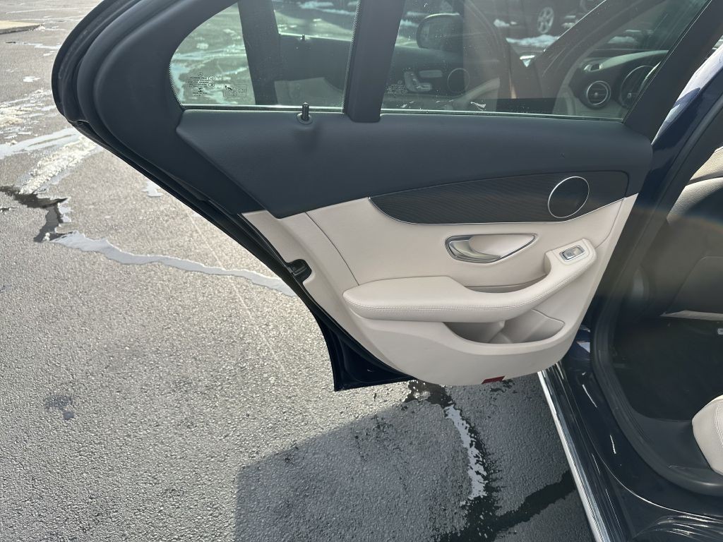 2017 Mercedes-Benz C-Class Image 20