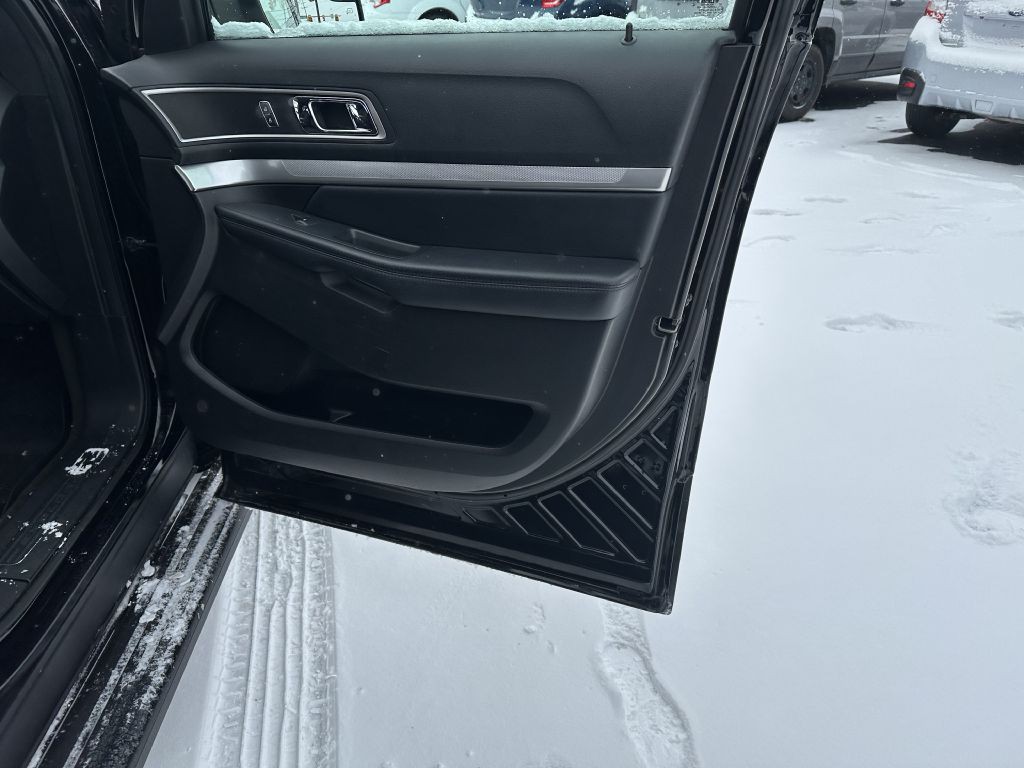 2017 Ford Explorer Image 30