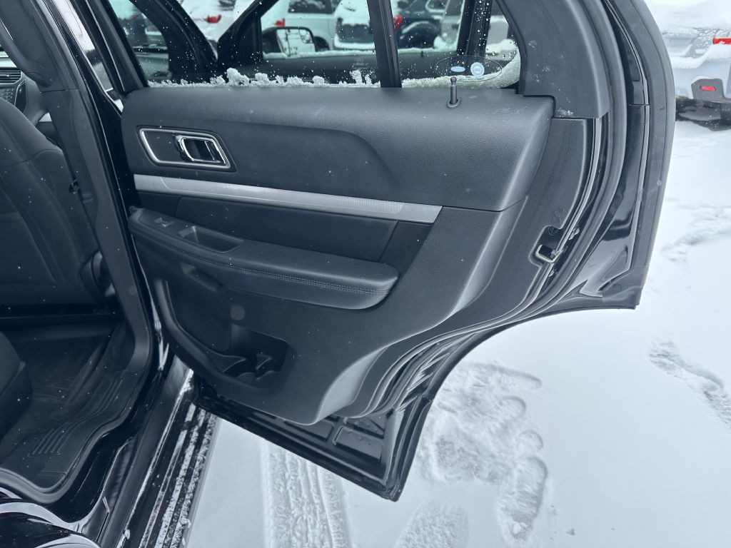 2017 Ford Explorer Image 31