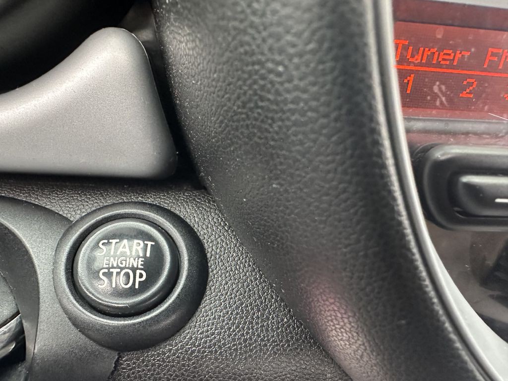 2013 MINI Cooper Image 11