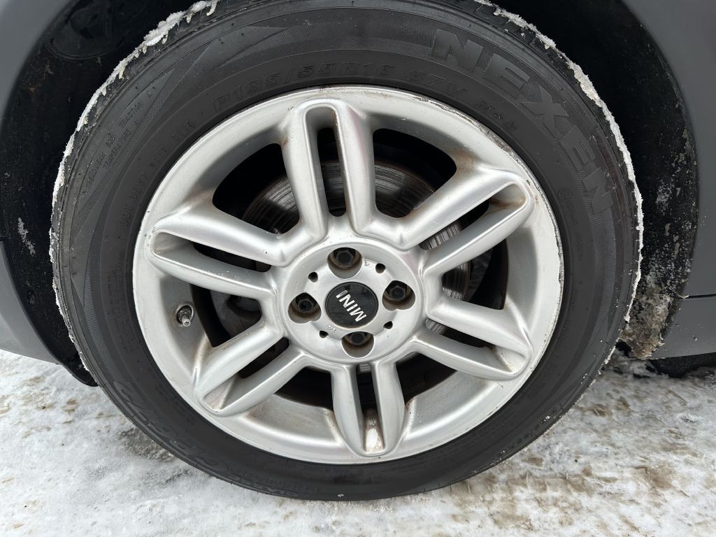 2013 MINI Cooper Image 17