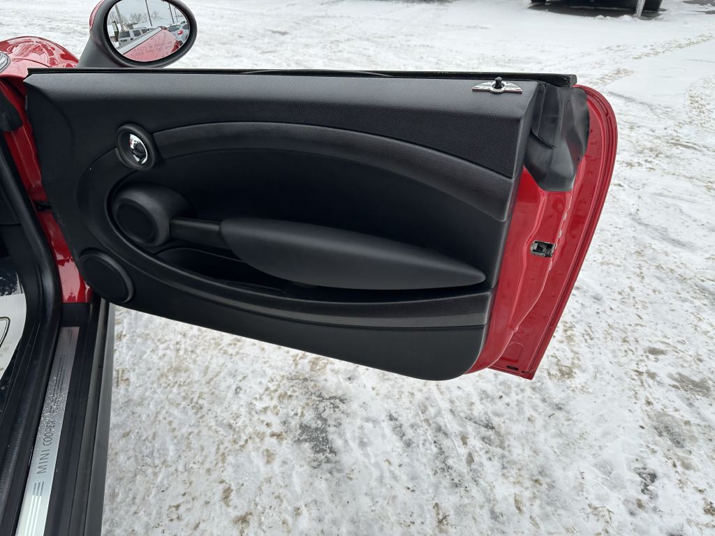 2013 MINI Cooper Image 21