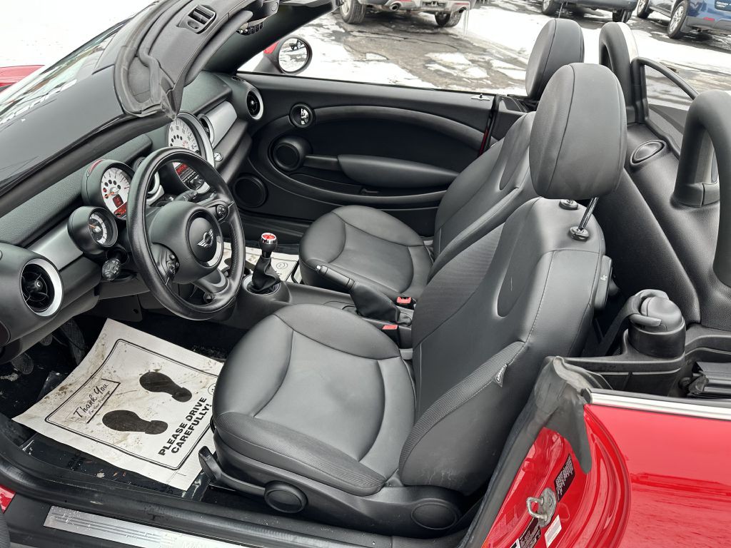 2013 MINI Cooper Image 17