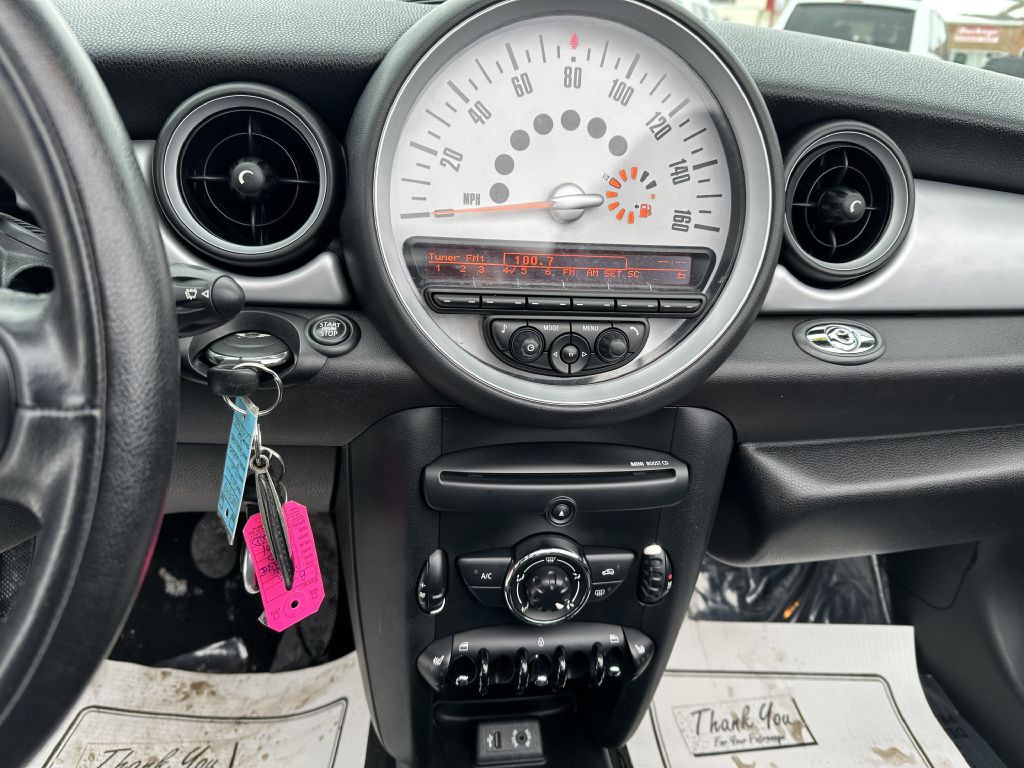 2013 MINI Cooper Image 18