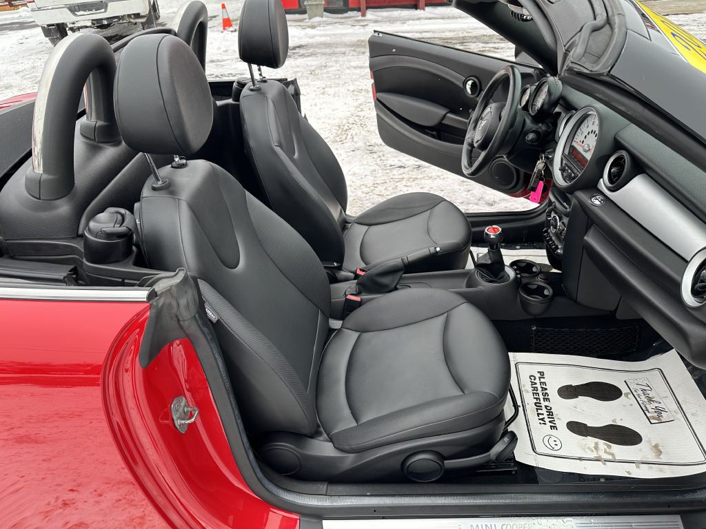 2013 MINI Cooper Image 22