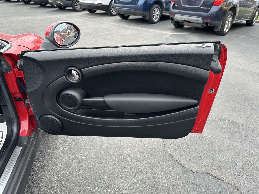 2013 MINI Cooper Image 23