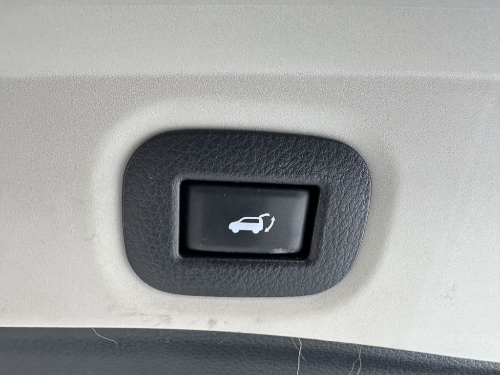 2018 Nissan Rogue Image 16