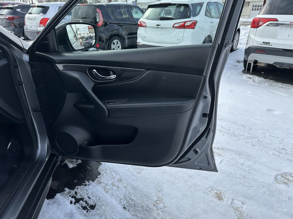 2018 Nissan Rogue Image 28