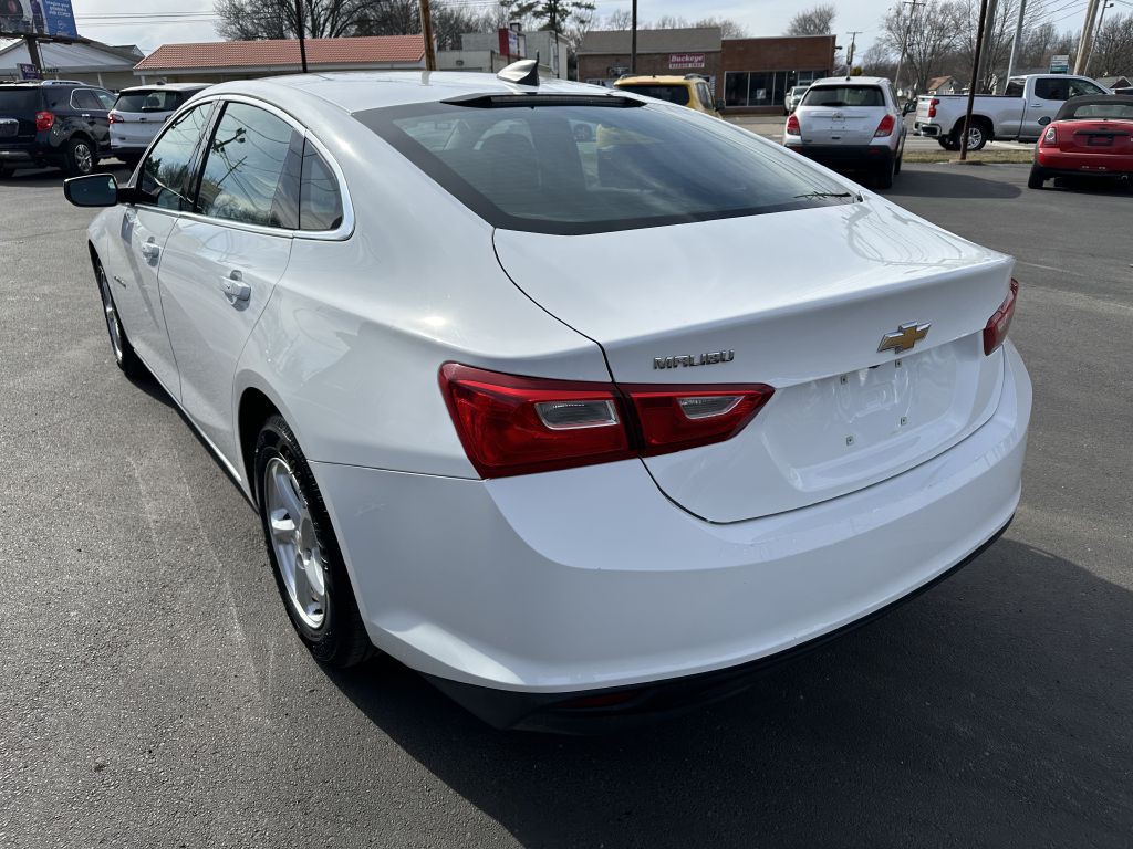 2017 Chevrolet Malibu Image 4
