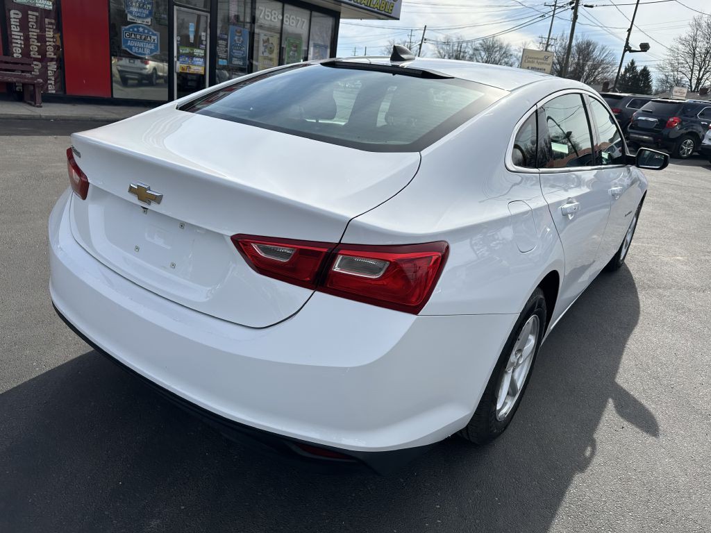 2017 Chevrolet Malibu Image 5