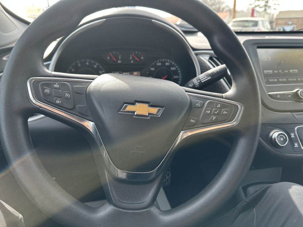 2017 Chevrolet Malibu Image 10