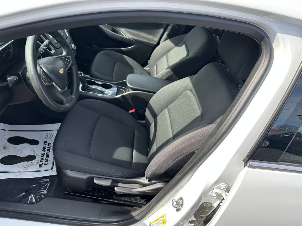 2017 Chevrolet Malibu Image 12