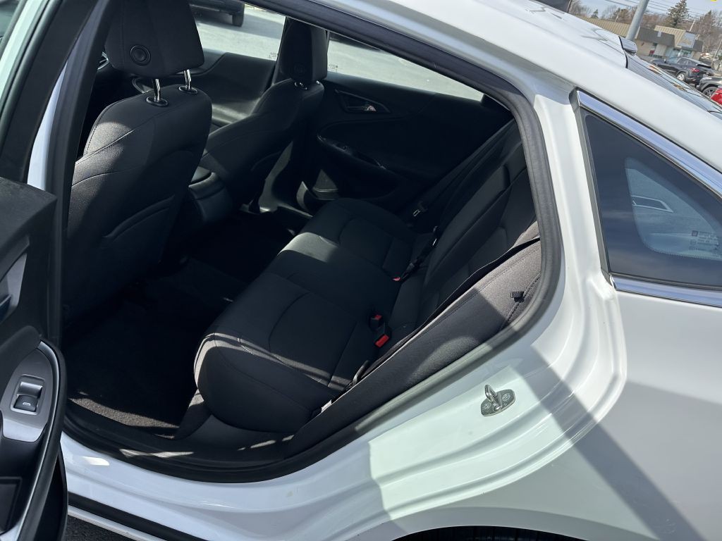 2017 Chevrolet Malibu Image 13