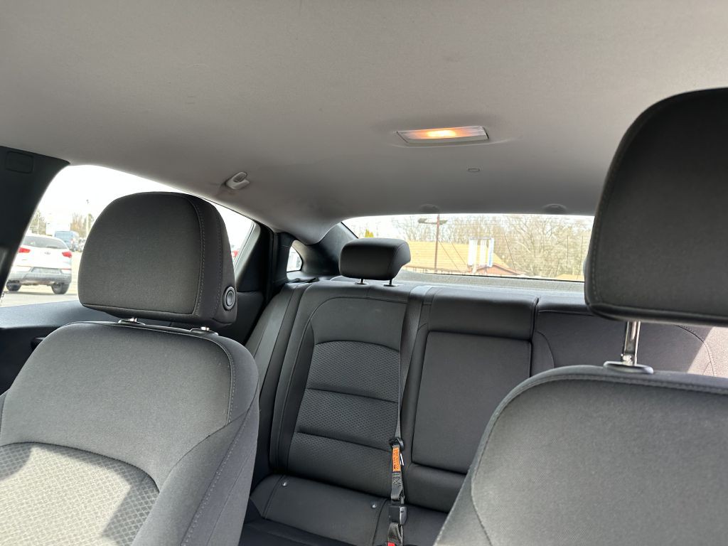 2017 Chevrolet Malibu Image 16