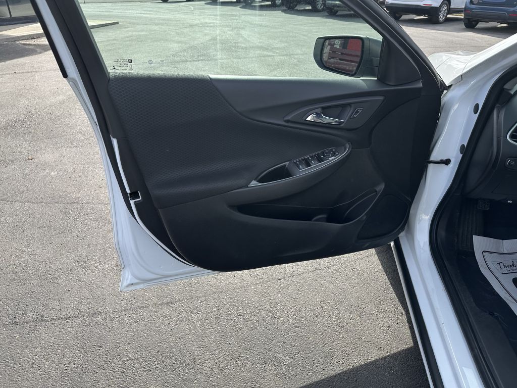 2017 Chevrolet Malibu Image 19