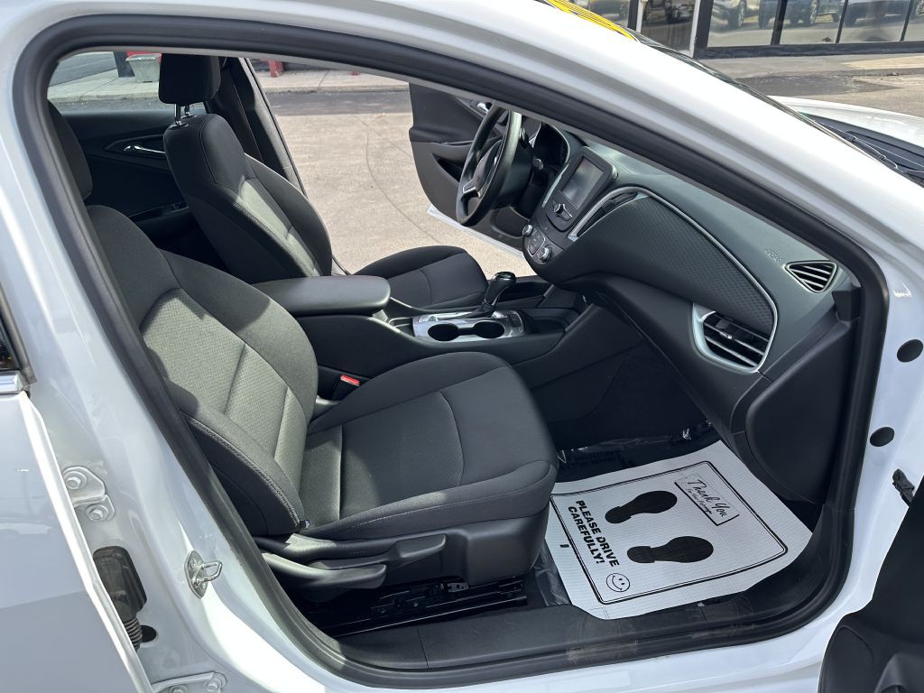 2017 Chevrolet Malibu Image 25