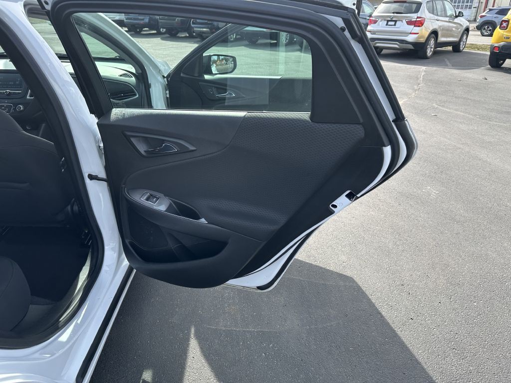 2017 Chevrolet Malibu Image 28