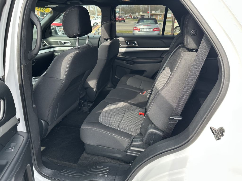 2017 Ford Explorer Image 8