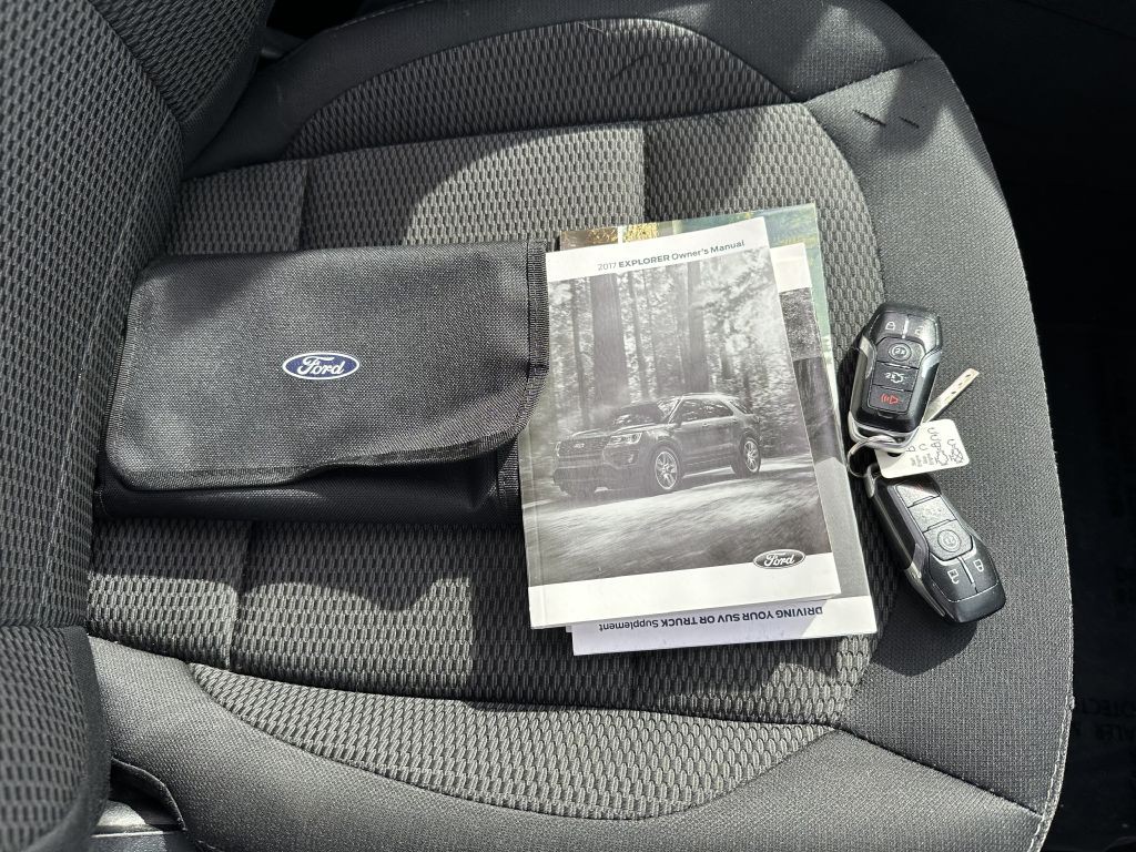 2017 Ford Explorer Image 21