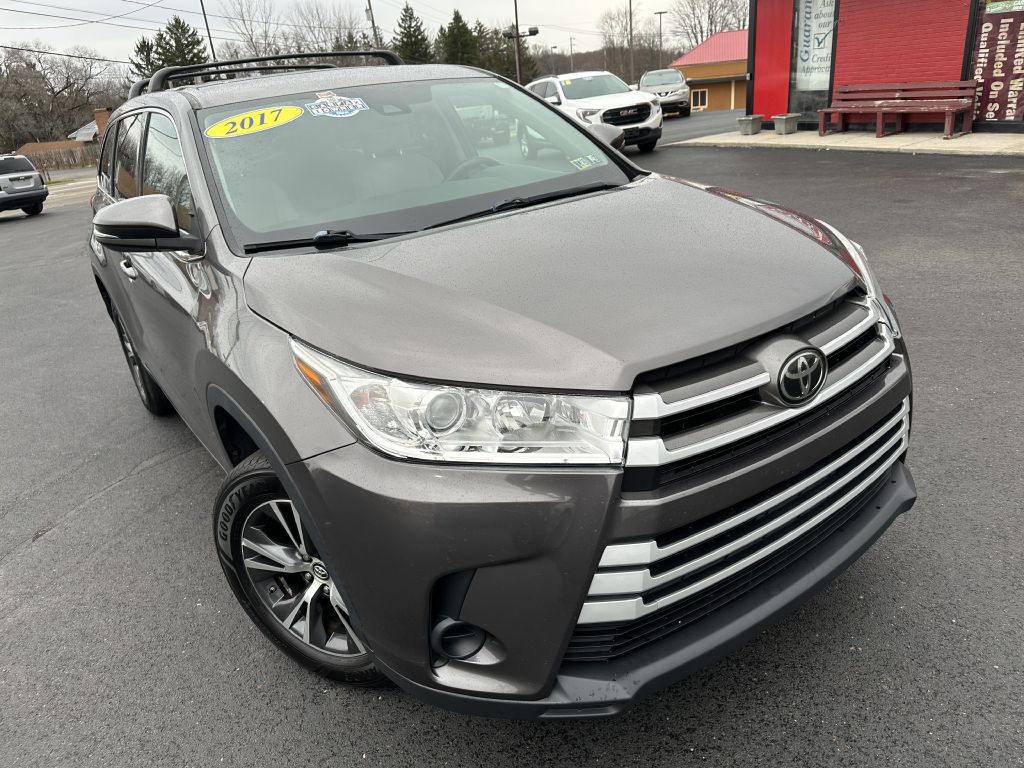 2017 Toyota Highlander Image 1