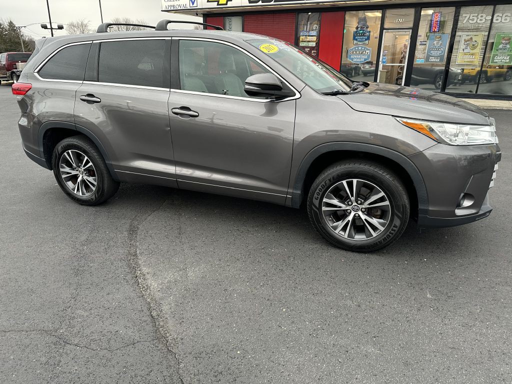 2017 Toyota Highlander Image 8