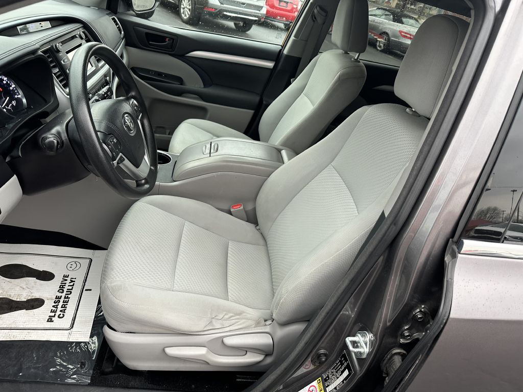 2017 Toyota Highlander Image 12