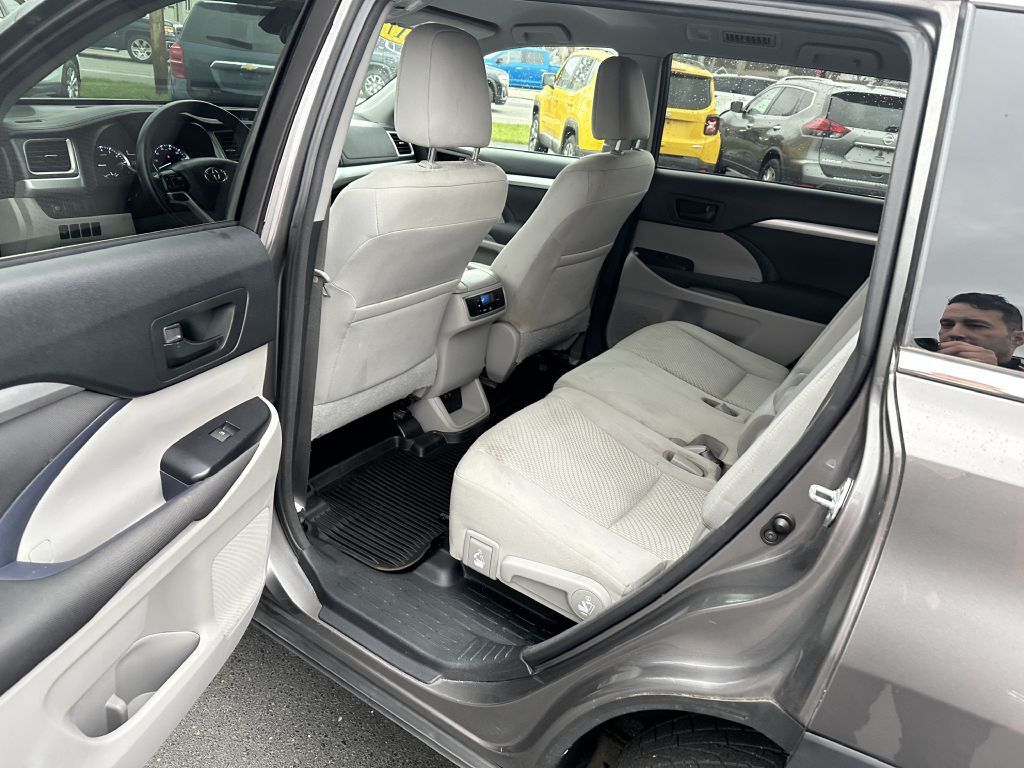 2017 Toyota Highlander Image 13