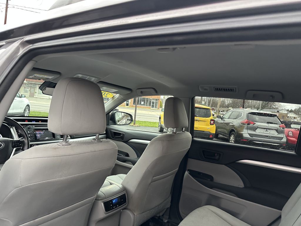 2017 Toyota Highlander Image 16