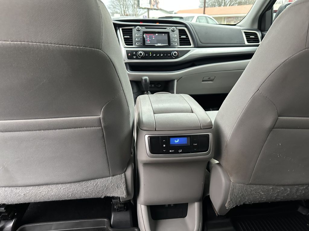 2017 Toyota Highlander Image 17