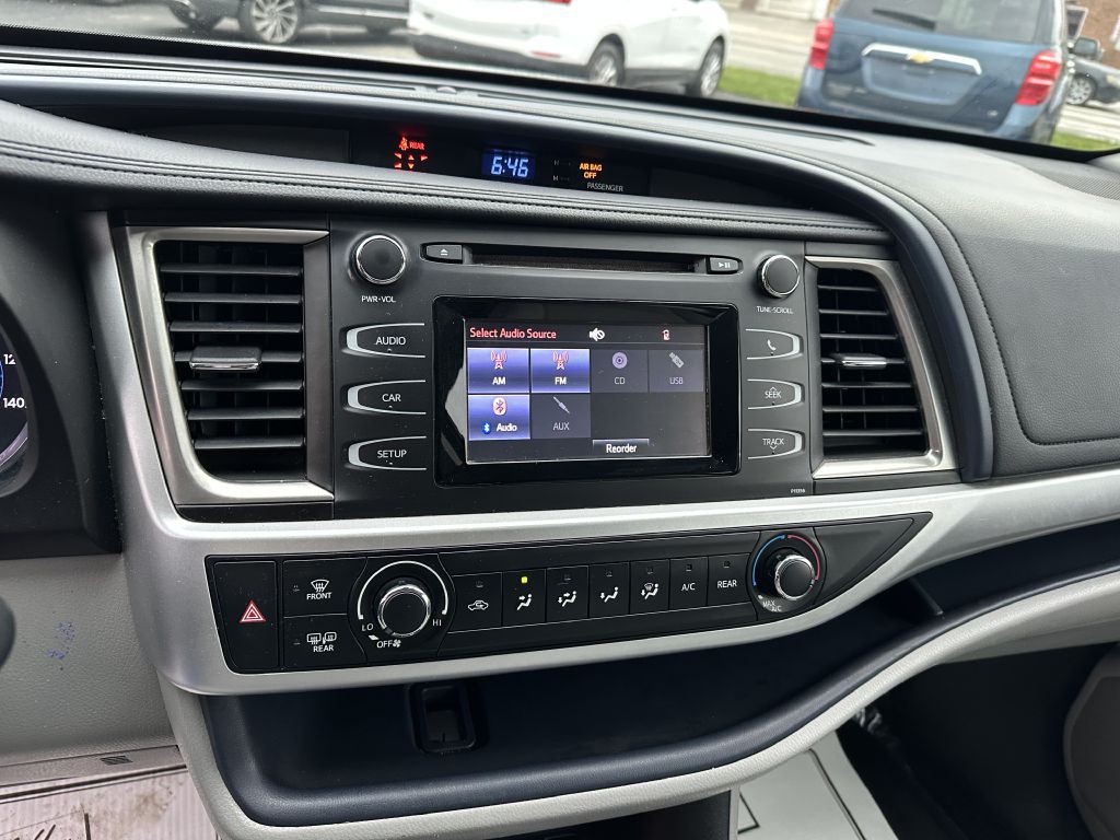 2017 Toyota Highlander Image 18