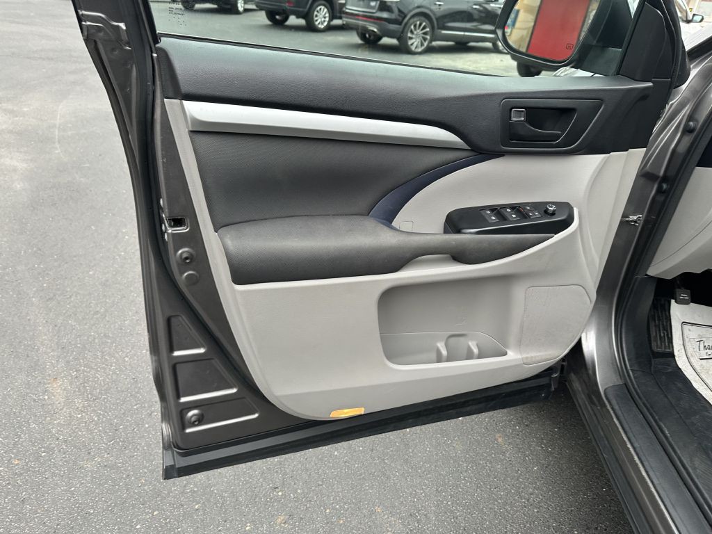 2017 Toyota Highlander Image 20