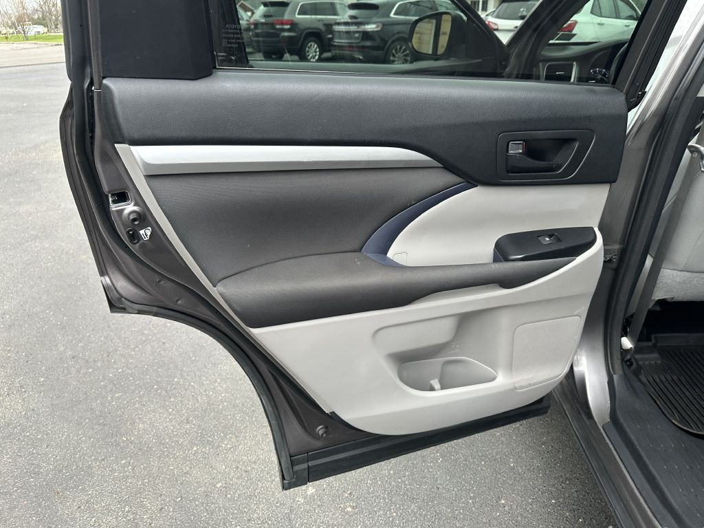 2017 Toyota Highlander Image 21