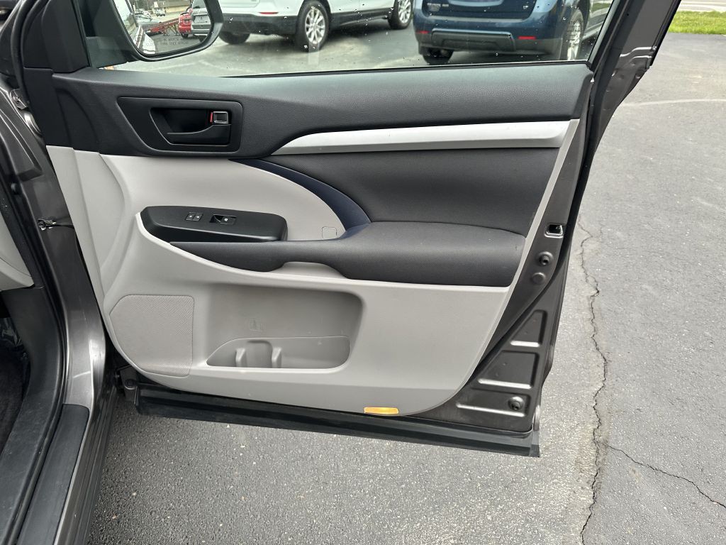 2017 Toyota Highlander Image 25