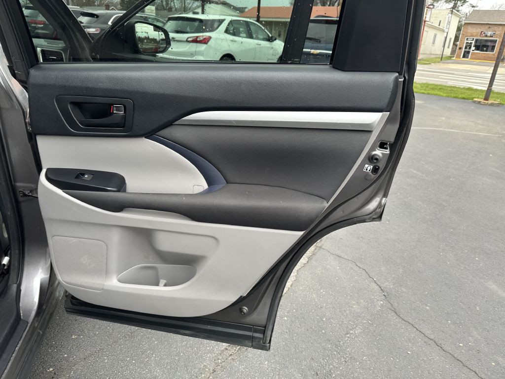 2017 Toyota Highlander Image 26