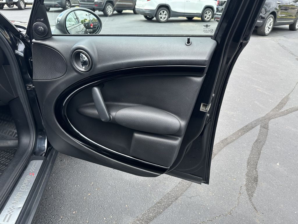 2012 MINI Cooper Image 30