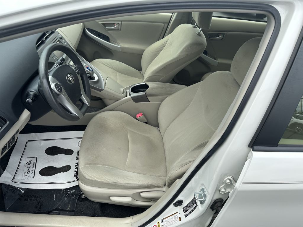 2012 Toyota Prius Image 12