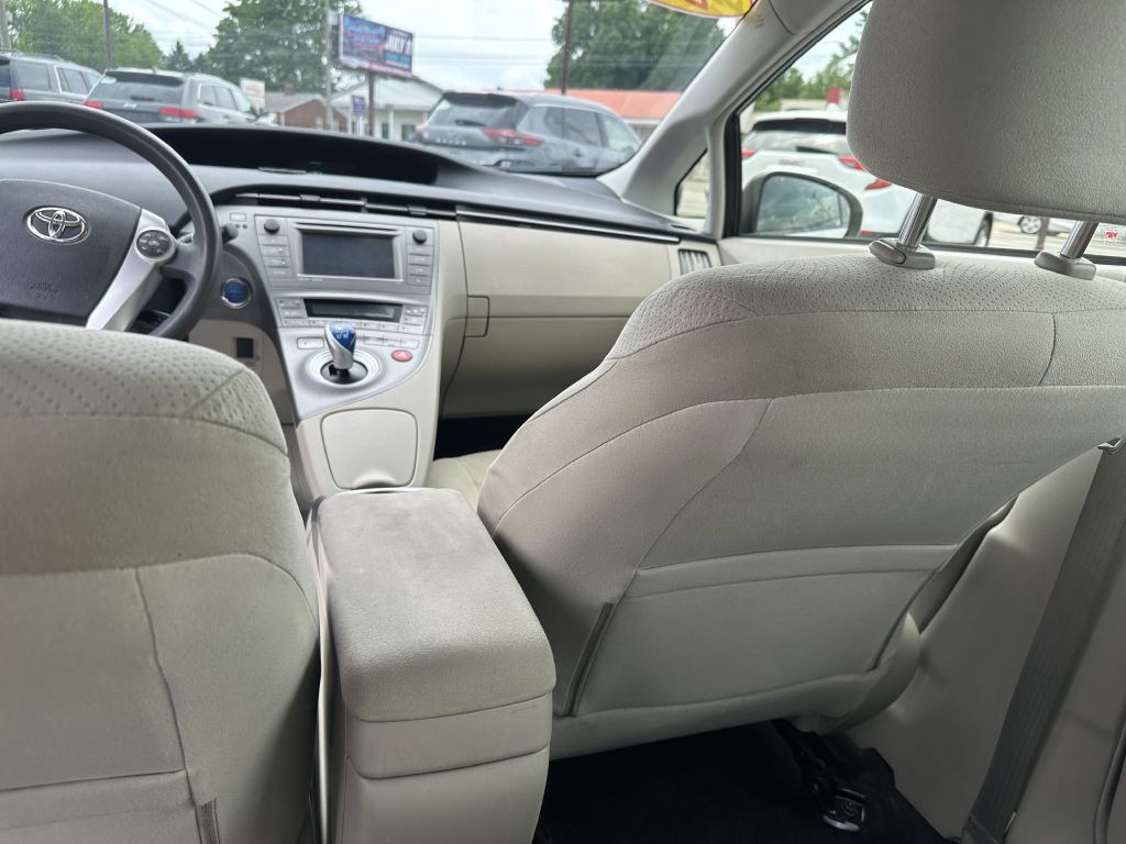 2012 Toyota Prius Image 16