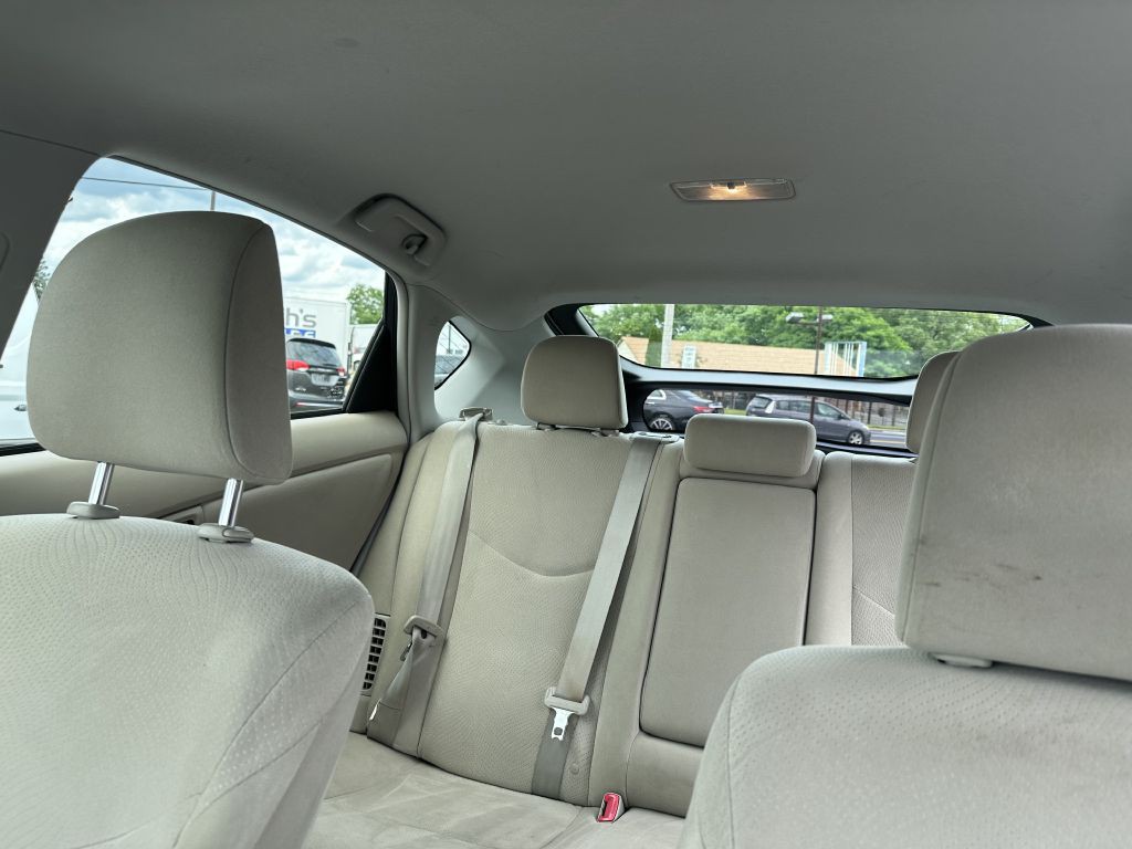 2012 Toyota Prius Image 17
