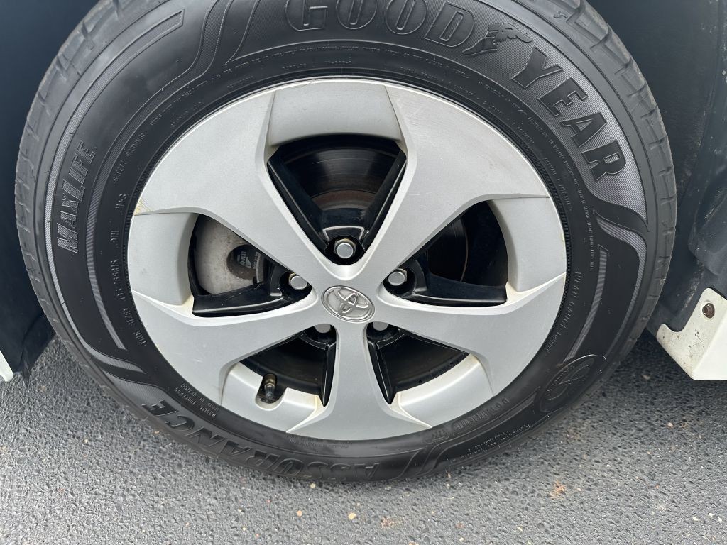 2012 Toyota Prius Image 21