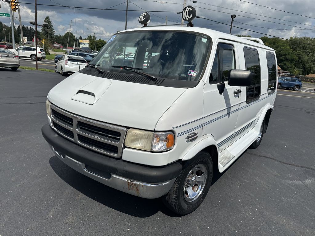 1996 Dodge Ram Van Image 2